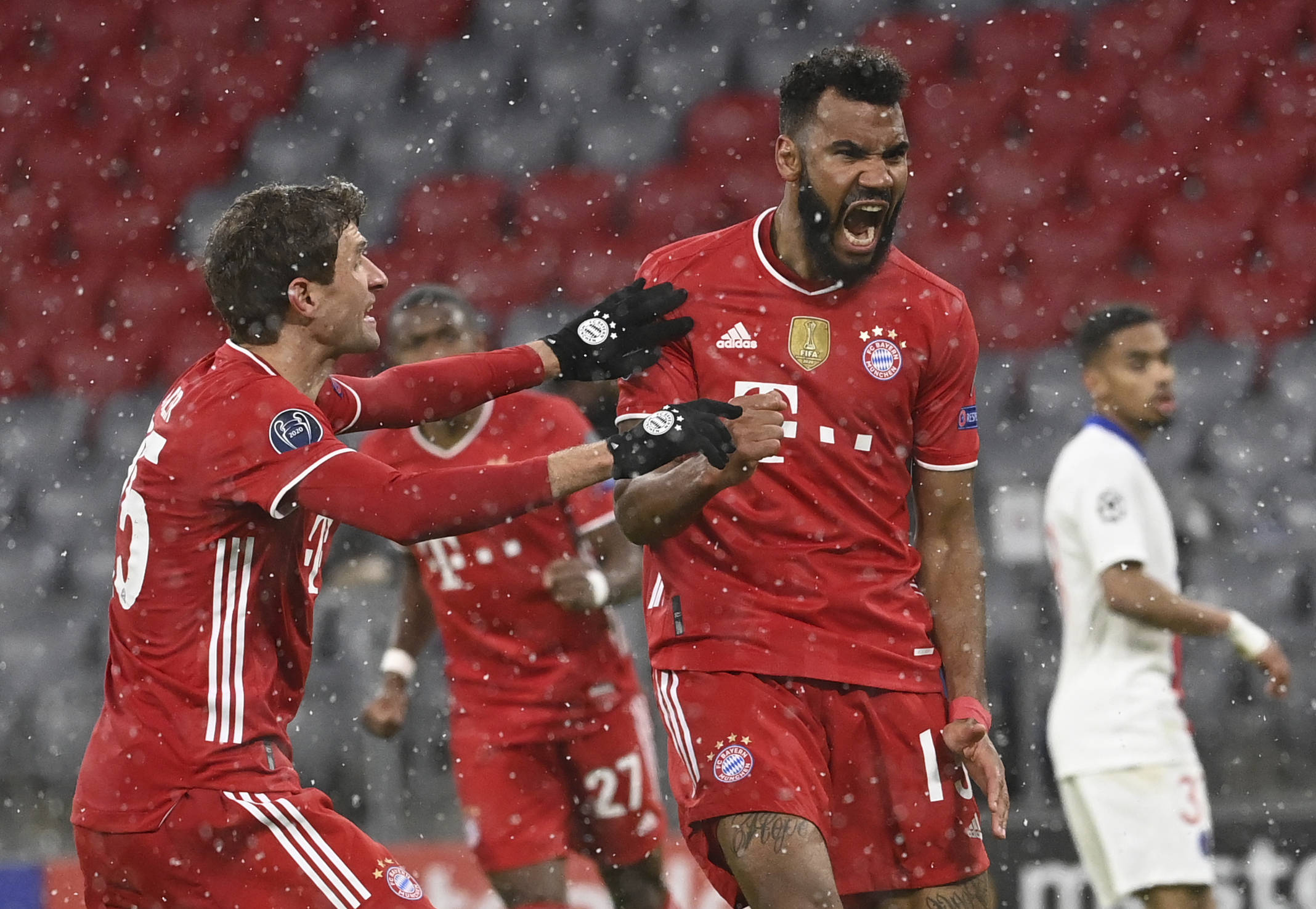 哈登近五战场均38+7+7，比肩詹姆斯成历史第二人（哈登近五场轰38+7+7，追随詹姆斯成历史第二人）