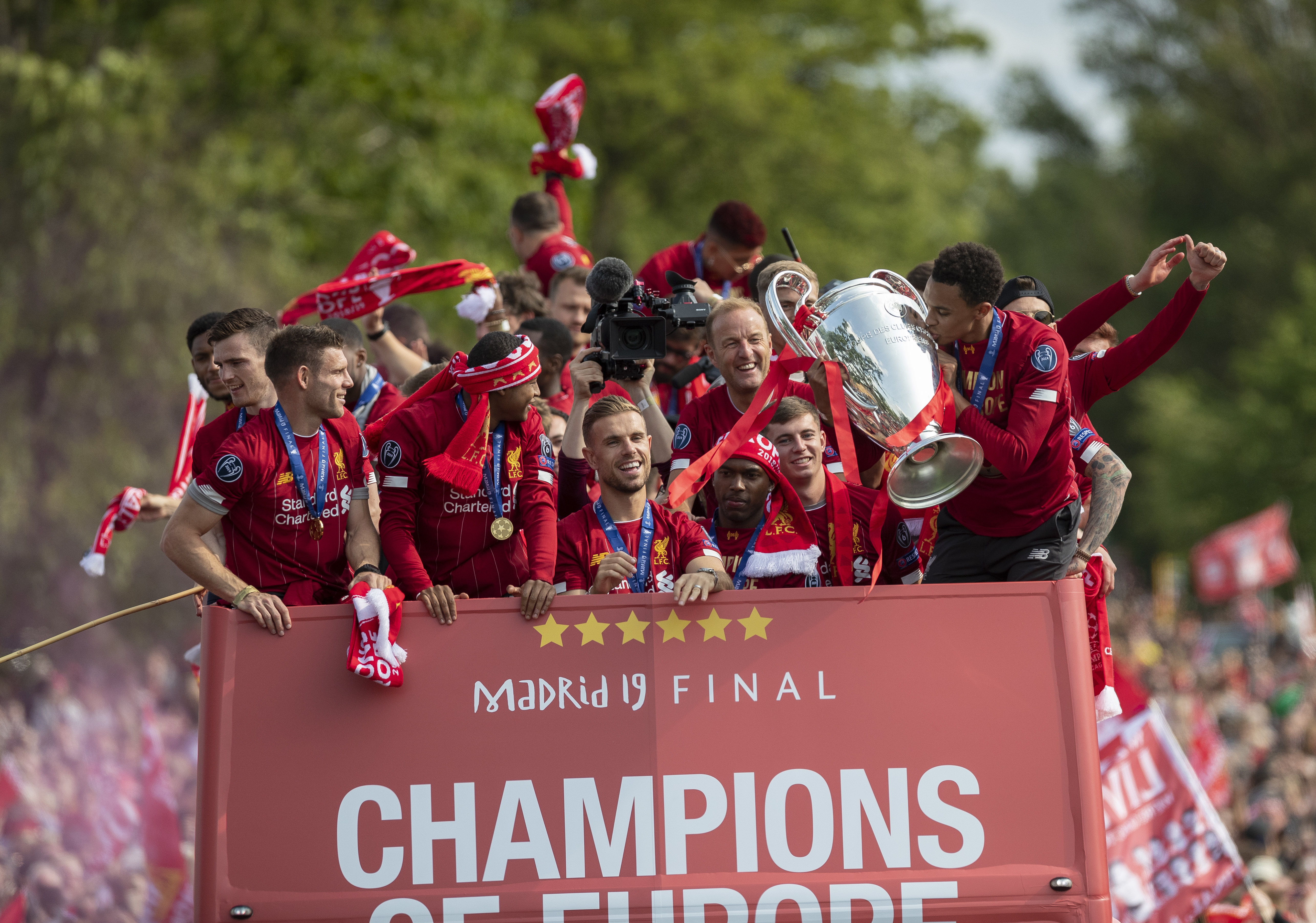 圣吉罗斯主帅：我们打欧冠不是来当旁观者，要让马竞感到压力（圣吉罗斯主帅放话：欧冠不当看客，必须给马竞施压）