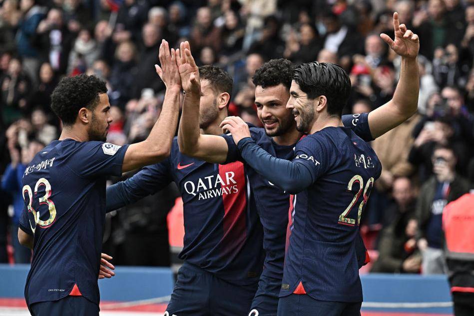 国米2025年颗粒无收：欧冠决赛惨败、意甲屈居亚军、意超杯遭点杀（国米2025年空手而归：欧冠决赛告负、意甲止步亚军、意超杯点球憾负）