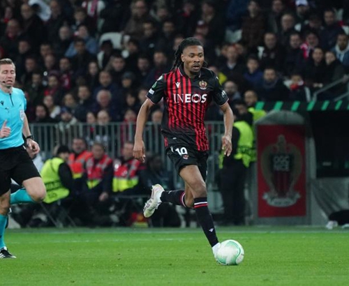 围绕着莱万与凯恩的转会传闻大家觉得拜仁会同意吗？（莱万与凯恩转会传闻四起，拜仁会同意放行吗？）