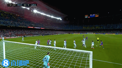 躺着进球，热那亚前锋科隆博在倒地情况下一脚完成破门（倒地一脚！热那亚前锋科隆博卧射破门）