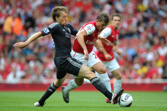 马卡：皇马和卡斯蒂亚进行了对抗赛，门迪被安排在中后卫位置（马卡：皇马与卡斯蒂亚队内热身赛，门迪出任中卫）