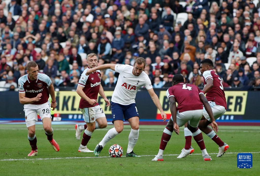 名记：字母哥与队友召开会议，呼吁全队无视外界杂音（名记：字母哥组织队内会议，要求全队屏蔽外界噪音）