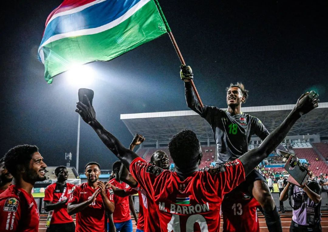 河南队祝贺重庆铜梁龙冲超：中超赛场将因你们的到来更加精彩（河南队向重庆铜梁龙致贺：成功冲超，中超因你们更精彩）