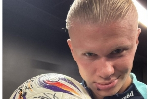 姆伯莫上赛季至今英超攻入26球，同期仅次于哈兰德、萨拉赫（姆伯莫自上赛季以来英超已进26球，仅逊哈兰德、萨拉赫）