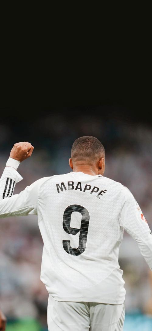 兰德尔半场10中5轰19+5，里德替补拿到14分（兰德尔半场10投5中砍下19分5篮板，里德替补贡献14分）